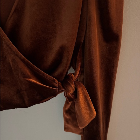 Forever 21 Rich Brown Rust Velvet Wrap Blouse Small - Picture 3 of 5